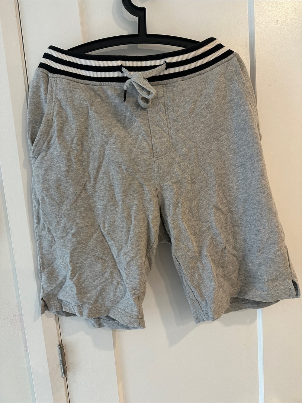 Calvin Klein Men's Grey Drawstring Casual Shorts w/ Drawstrings & Back Pocket -L